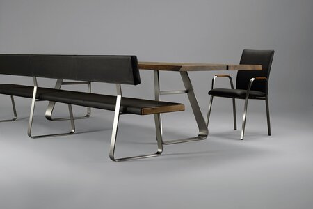 Bank, Tisch und Stuhl mit Edelstahl