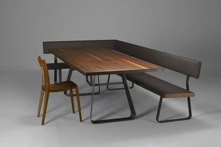 Esstisch-Gruppe von solid. mit Massivholz-Stuhl