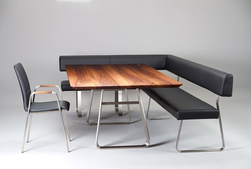 Gepolsterte Sitzbank von solid. Tisch