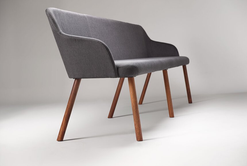 Sitzbank von solid. mit edlem Stoffbezug