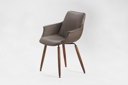 hochstehnde Lederpolsterung mit Rindsleder von solid.