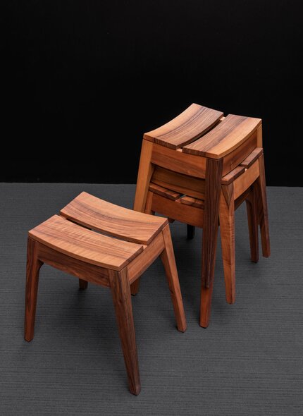 Schweizer Massivholzhocker ARNO