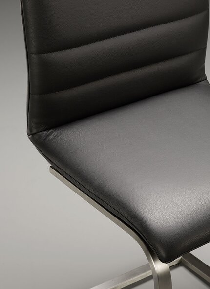 Freischwinger Stuhl aus Schweizer Produktion 