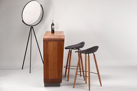 schlichte Barstühle aus Schweizer Produktion